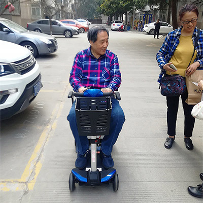 舒萊適S3021代步車深深吸引了75的歲鄭師傅