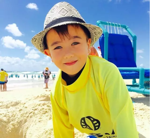 6歲輪椅小子獲獎(jiǎng)無(wú)數(shù)