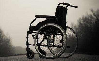 脊髓損傷病人如何正確使用輪椅