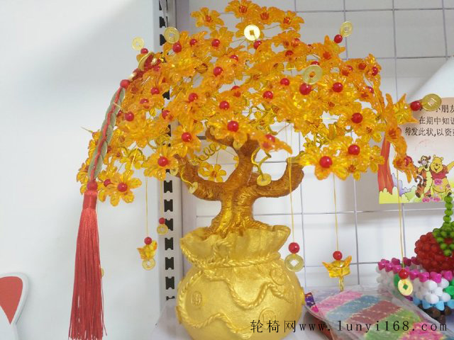網(wǎng)紅輪椅媽媽的手工作品