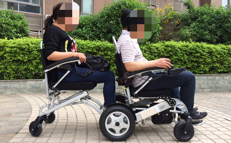 買電動(dòng)輪椅代步車實(shí)心輪胎好還是充氣輪胎好？