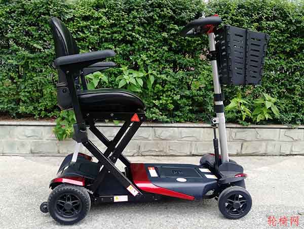 電動(dòng)輪椅、電動(dòng)代步車是老人安全出行最理想的代步工具