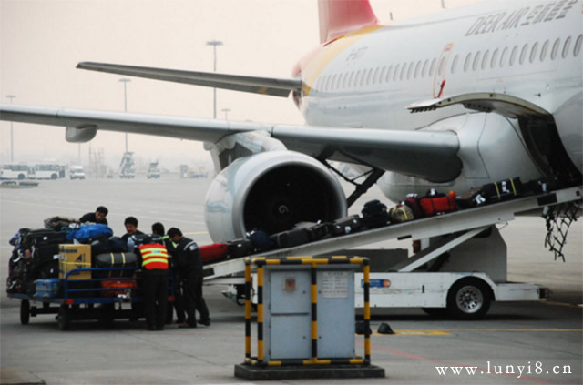 折疊輪椅可以帶上飛機(jī)嗎