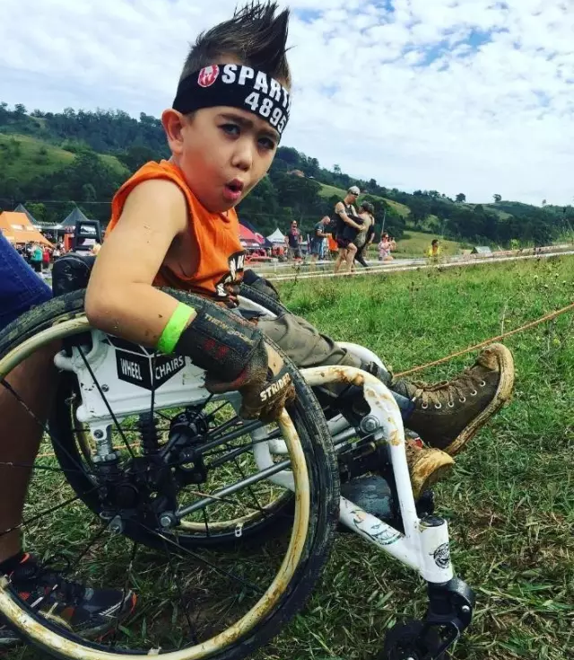 6歲輪椅小子獲獎(jiǎng)無(wú)數(shù)