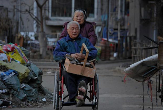 鏡頭下的輪椅老人