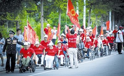 高位截癱勵志小伙講述輪椅旅行故事