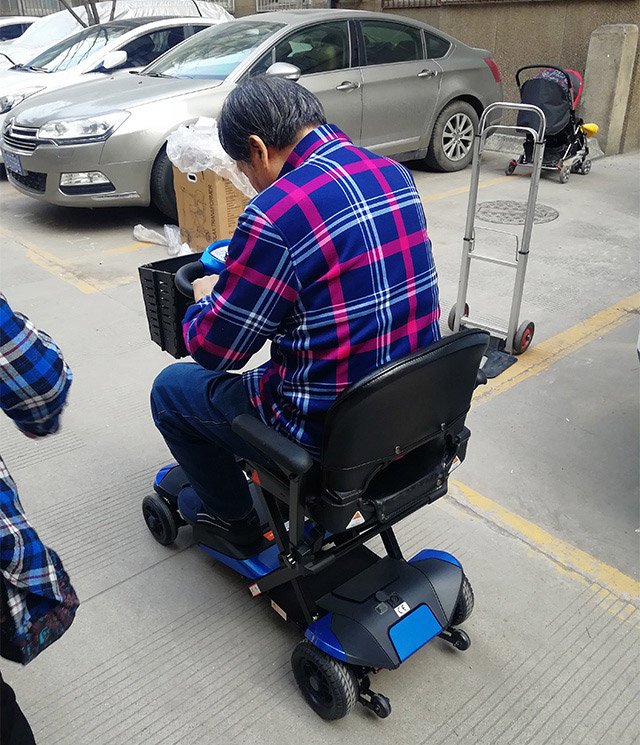 舒萊適S3021遙控折疊代步車