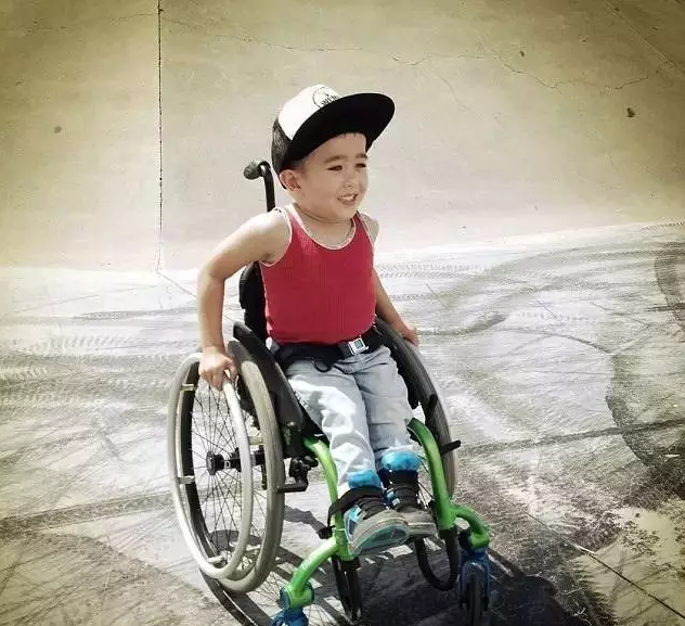 6歲輪椅小子獲獎(jiǎng)無(wú)數(shù)